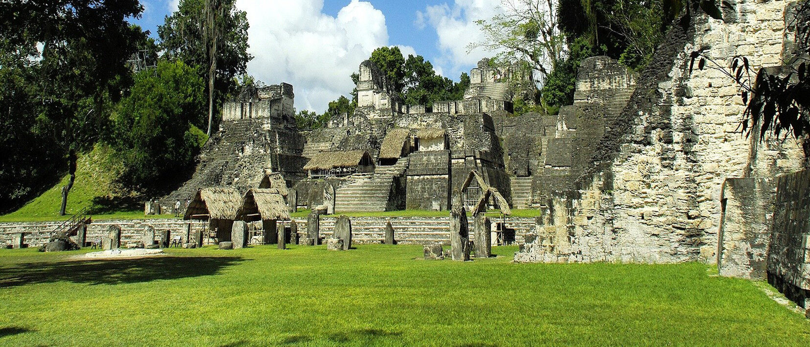 Temple dans la jungle du site de Tikal au cours d'un voyage sur mesure au Guatemala avec Nirvatravel