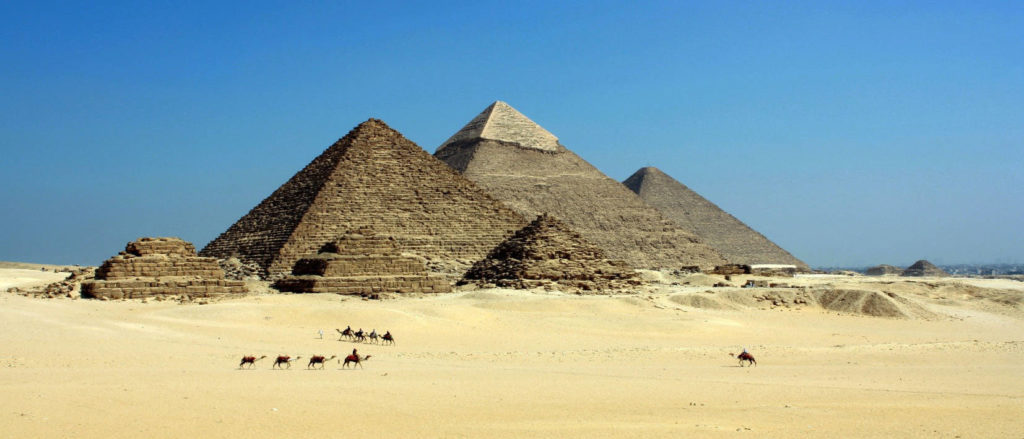 Panorama sur les pyramides de Gizeh en Egypte lors d'un circuit sur mesure Nirvatravel