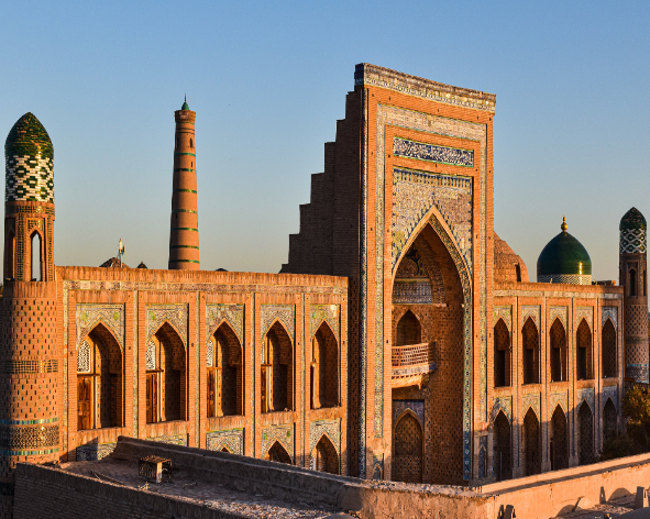 Forteresse de Khiva en Ouzbékistan au coucher du soleil - Nirvatravel