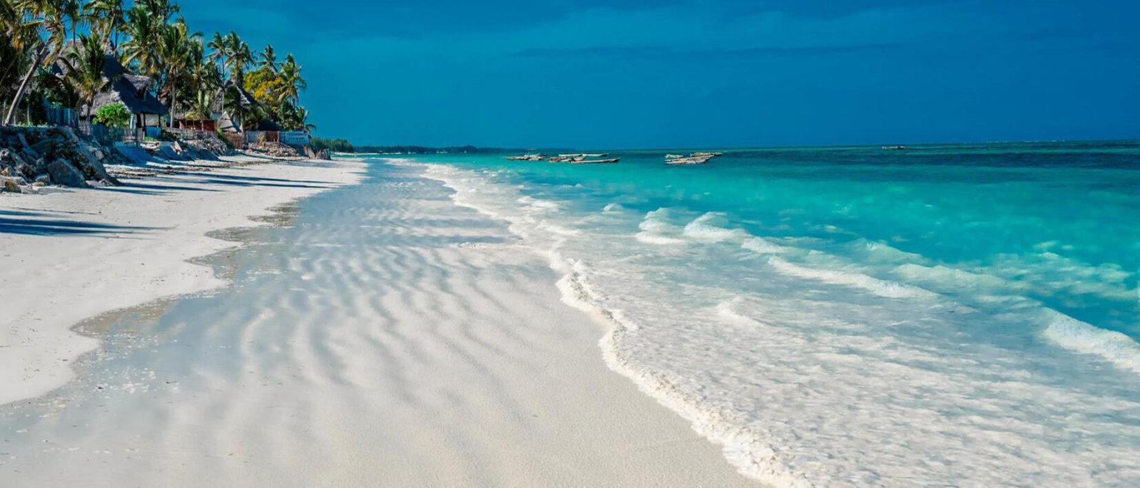 Plage de sable blanc de Jambiani au cours d'un voyage à Zanzibar sur mesure avec une agence locale Nirvatravel